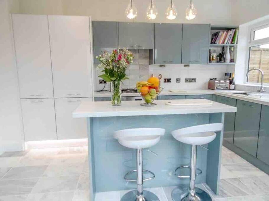 Spacious 4 Bed Rooms, Parking, Garden&Near Parks, Beaches&University Bournemouth Exterior foto