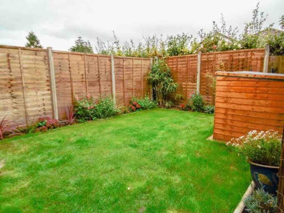 Spacious 4 Bed Rooms, Parking, Garden&Near Parks, Beaches&University Bournemouth Exterior foto