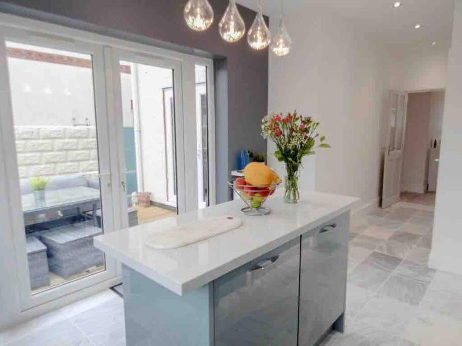 Spacious 4 Bed Rooms, Parking, Garden&Near Parks, Beaches&University Bournemouth Exterior foto